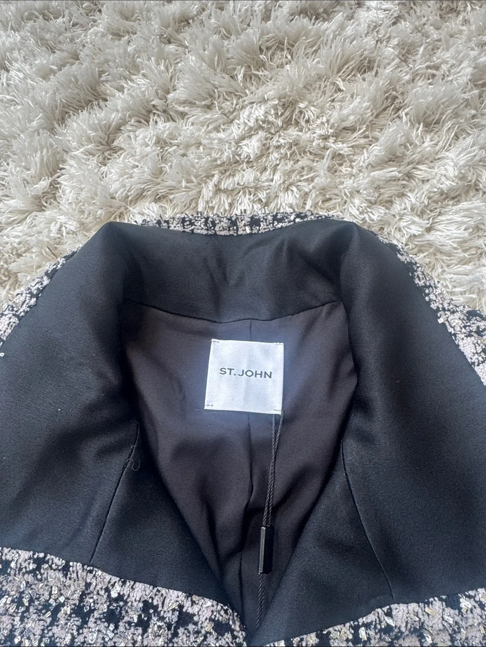 St. John Black, White, and Silver Tweed Collar Jacket-NEW Size 4 - Picture 2 of 7